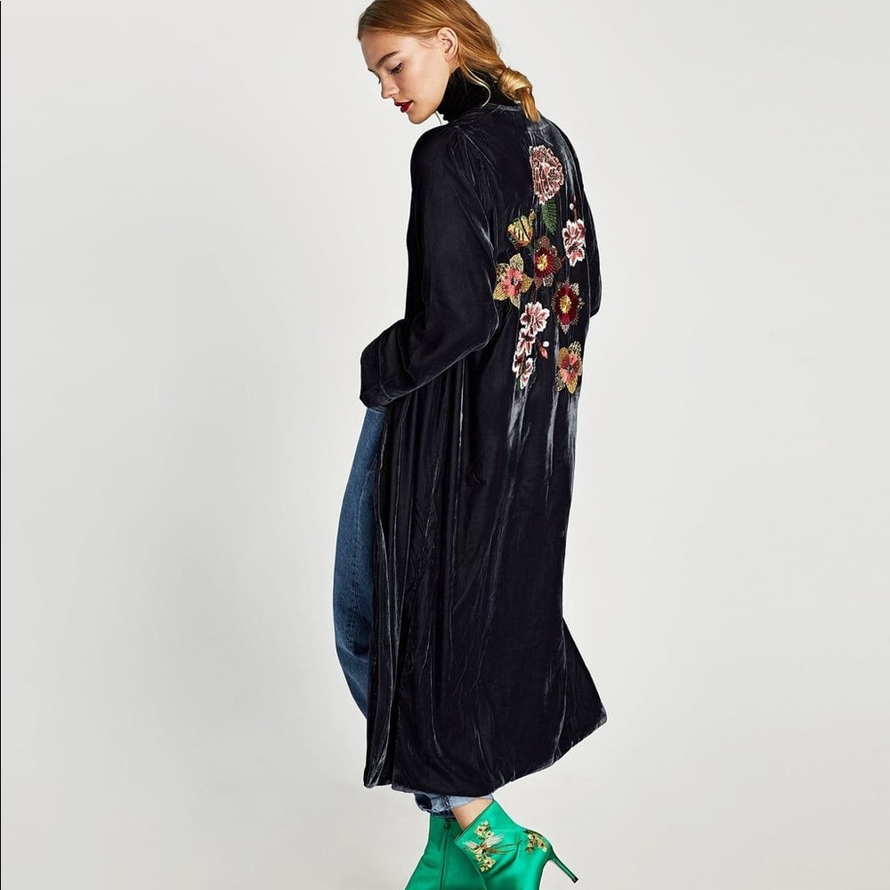 Like New Zara Velvet Embroidered Caftan Sz M